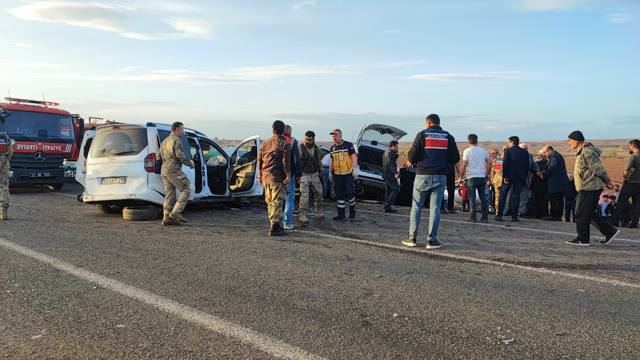 Diyarbakır'da Taziye Dönüşü Zincirleme Kaza: 3 Ölü, 4 Yaralı