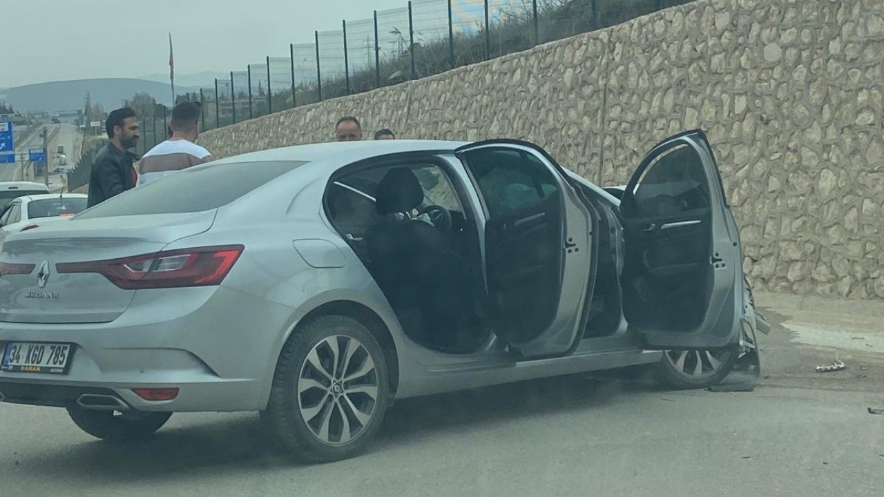 Bilecik’te İki Otomobil Çarpıştı: 4 Kişi Yaralandı