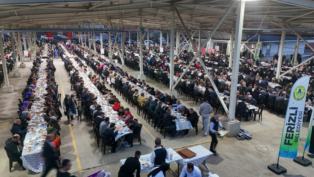Ferizli'de Binlerce Kişi 'Kardeşlik Sofrası'nda Buluştu!