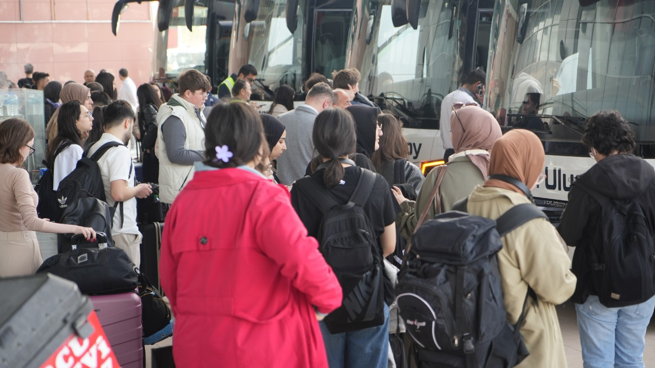 Samsun Otogarında Bayram Yoğunluğu Başladı, Öğrenciler Bilete Koştu