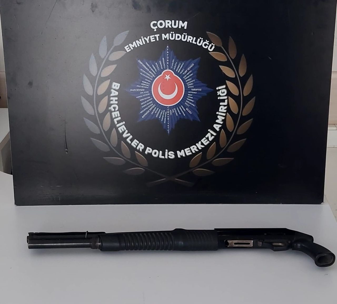 Çorum’da Aranan 11 Şahıs Yakalandı, Uyuşturucu Ve Silah Ele Geçirildi - Sayfa 3