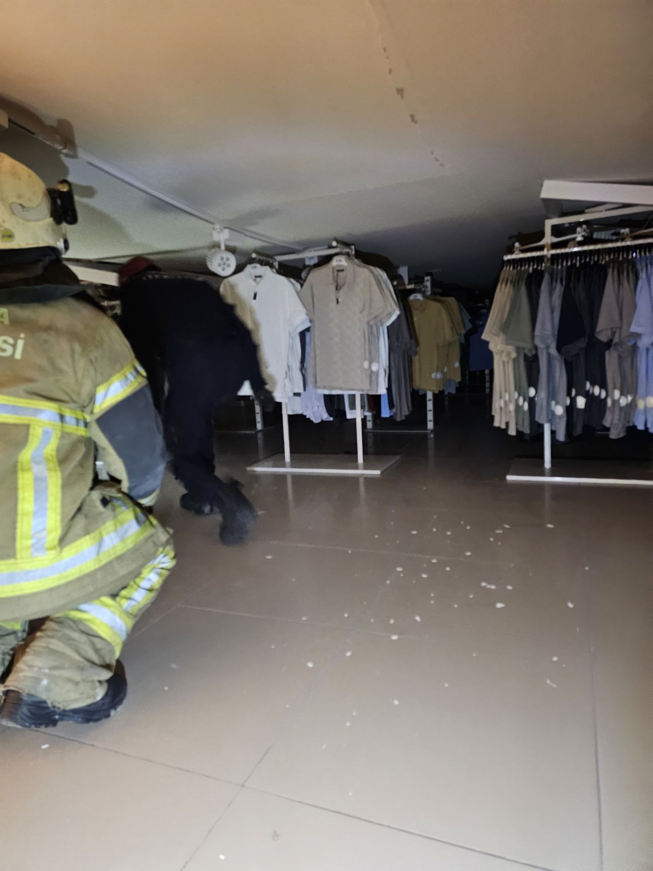 Bursa’da Giyim Mağazasının Tavanı Çöktü: Bir Kişi Yaralandı - Sayfa 4