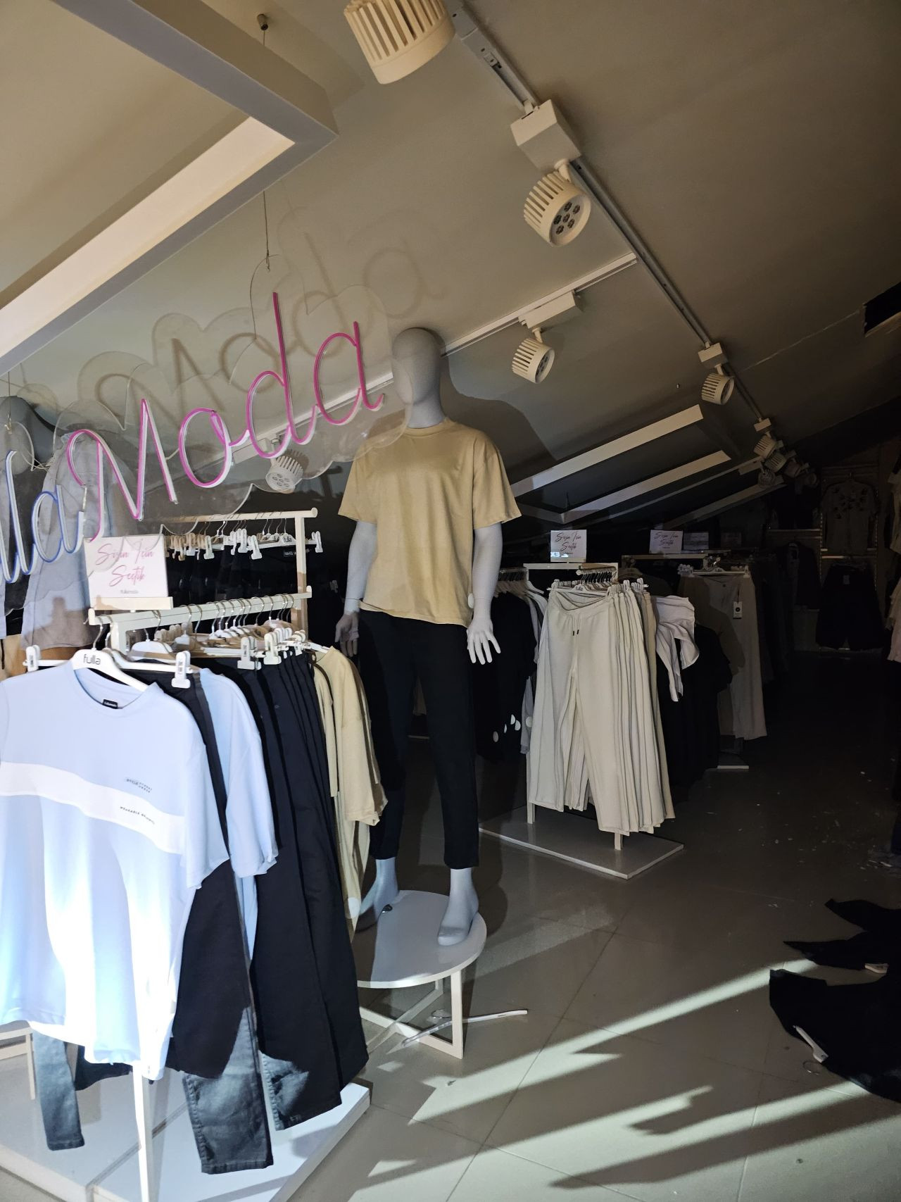 Bursa’da Giyim Mağazasının Tavanı Çöktü: Bir Kişi Yaralandı - Sayfa 2