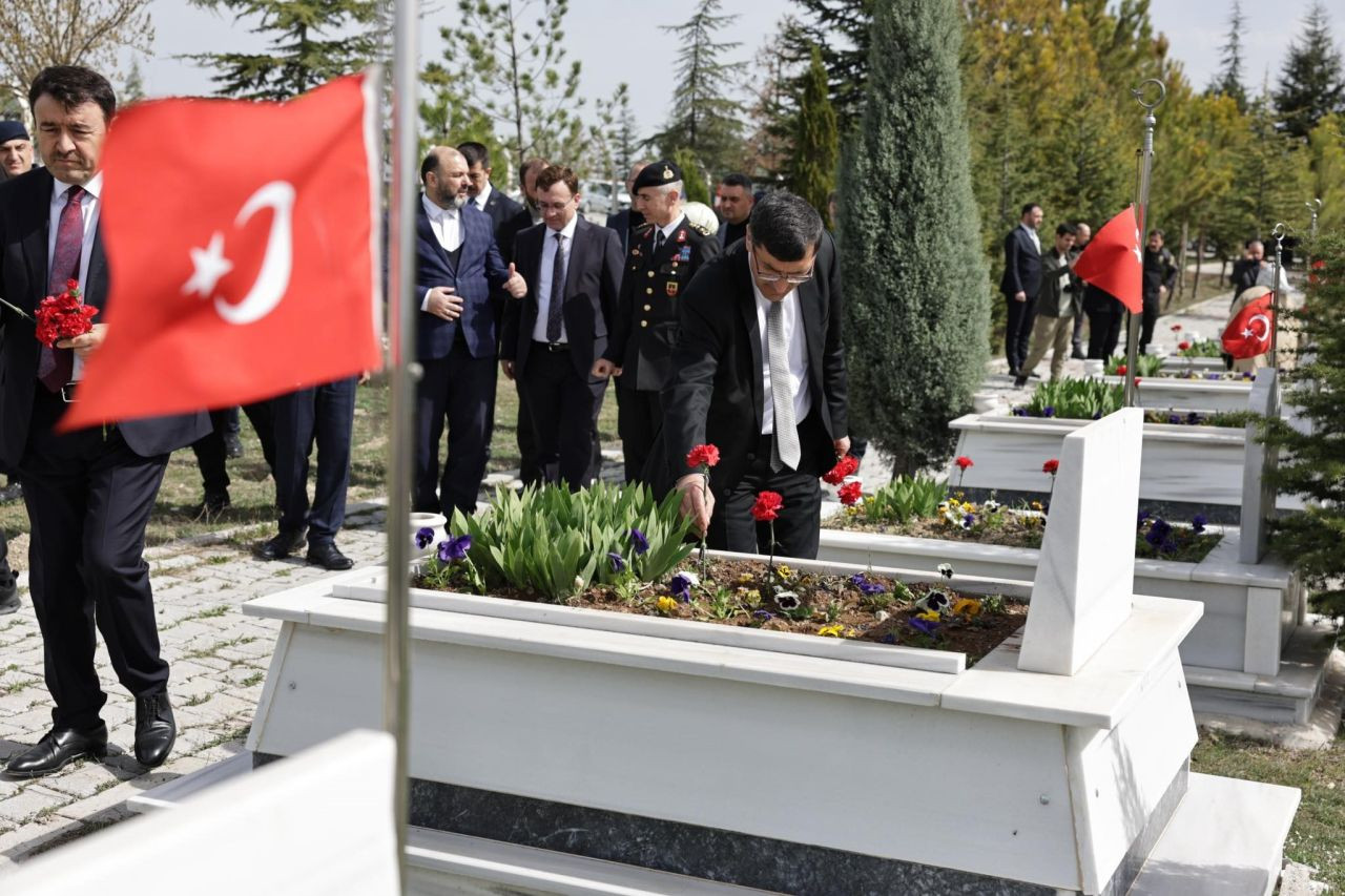 Kütahya Protokolünden Bayram Öncesi Şehitlik Ziyareti - Sayfa 3