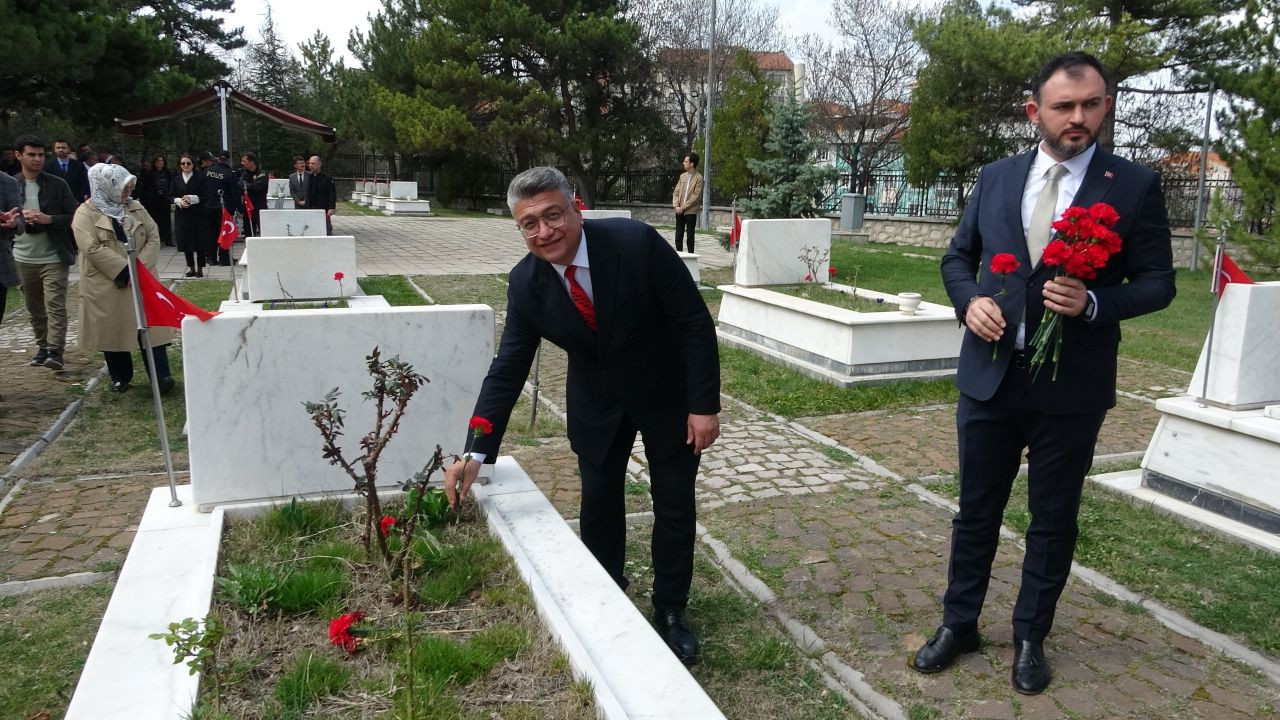 Kütahya Protokolünden Bayram Öncesi Şehitlik Ziyareti - Sayfa 1