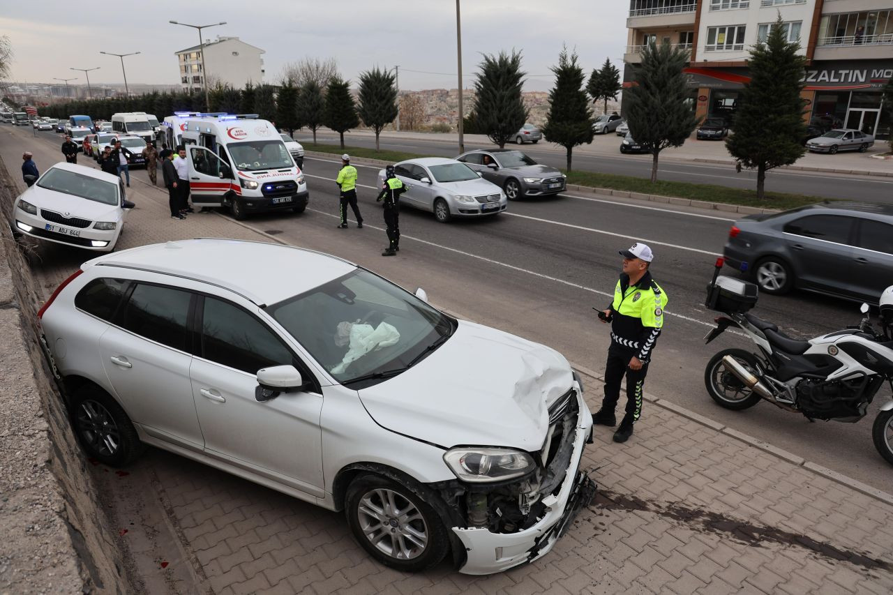 Nevşehir’de Direksiyonda Rahatsızlanan Sürücü 4 Kişiyi Yaraladı - Sayfa 3