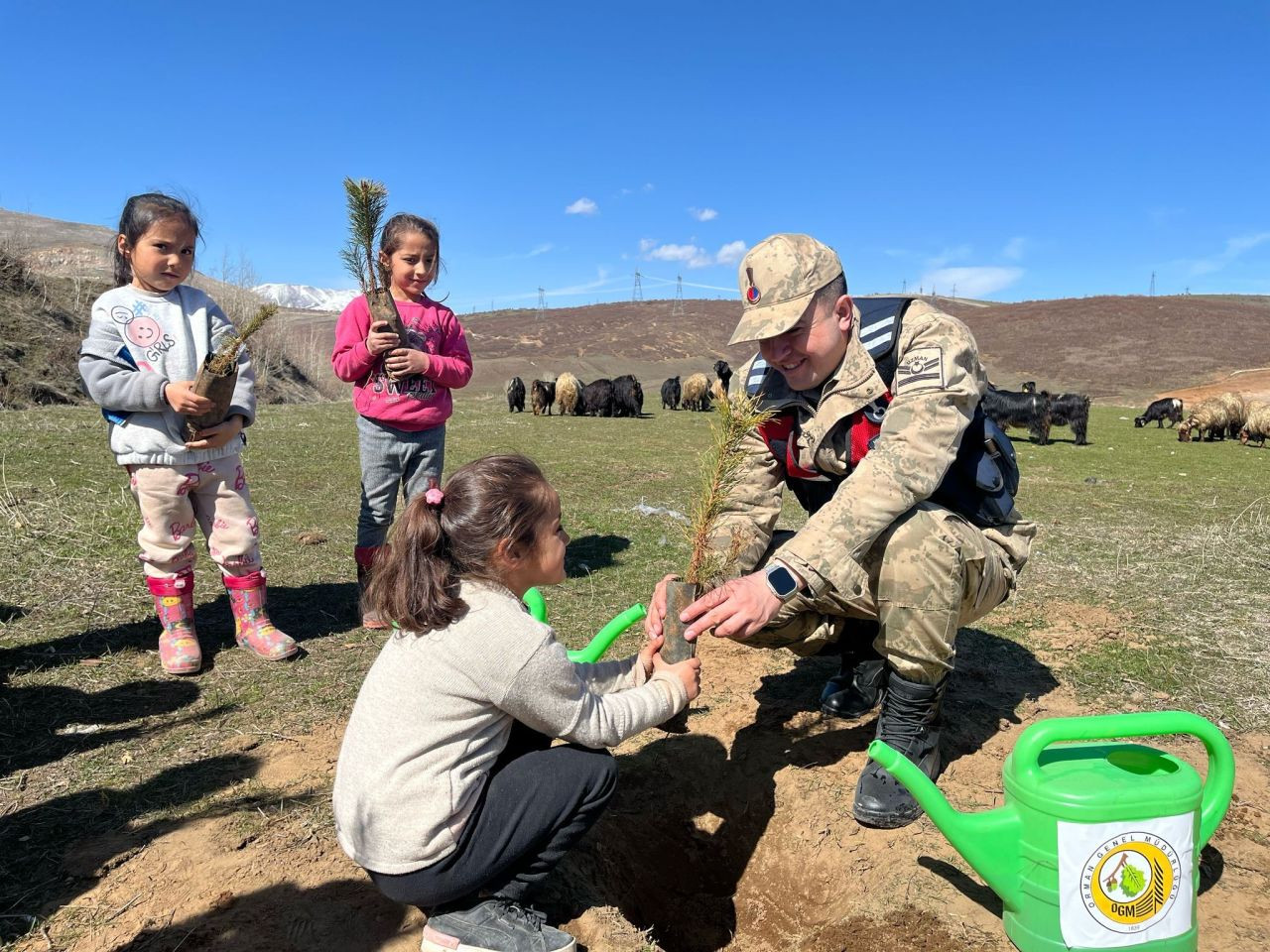 Bitlis’te Jandarma Ve Öğrenciler El Ele Fidan Dikti - Sayfa 2