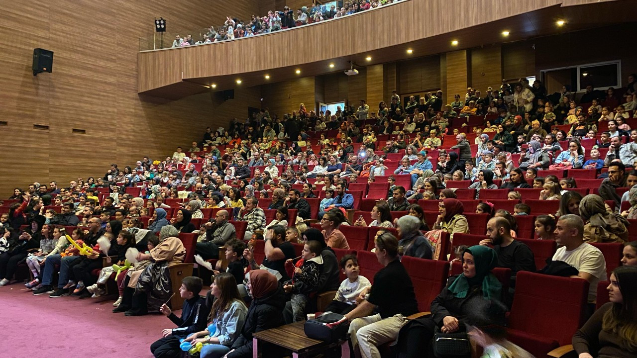 Serdivan’da Çocuklar Renkli Etkinlikte Eğlenceye Doydu