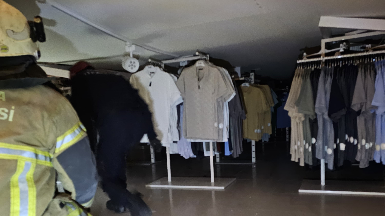 Bursa’da Giyim Mağazasının Tavanı Çöktü: Bir Kişi Yaralandı