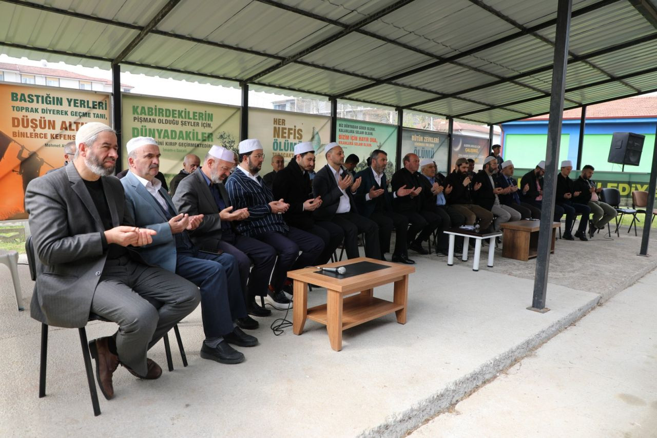 Ferizli’de Arefe Günü Geleneksel Kuran Tilaveti ve Dua Programı Gerçekleşti - Sayfa 7