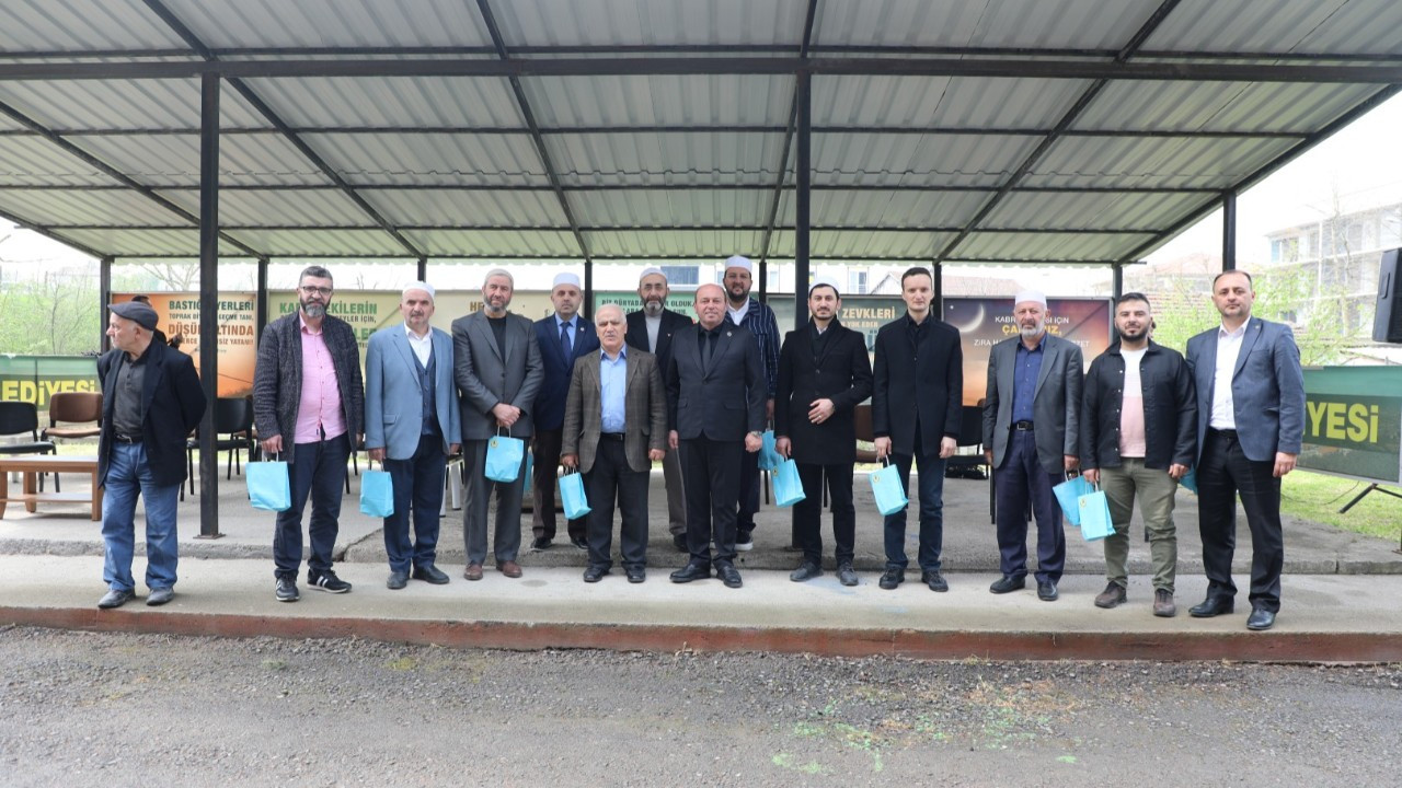 Ferizli’de Arefe Günü Geleneksel Kuran Tilaveti ve Dua Programı Gerçekleşti