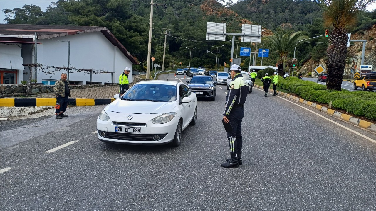 Marmaris’te Bayram Trafiğine Sıkı Takip: 2 Bin Broşür Dağıtıldı