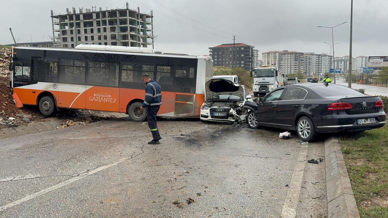 Gaziantep’te Zincirleme Kaza: Otobüs, Otomobiller Ve Motosiklet Çarpıştı - Sayfa 6