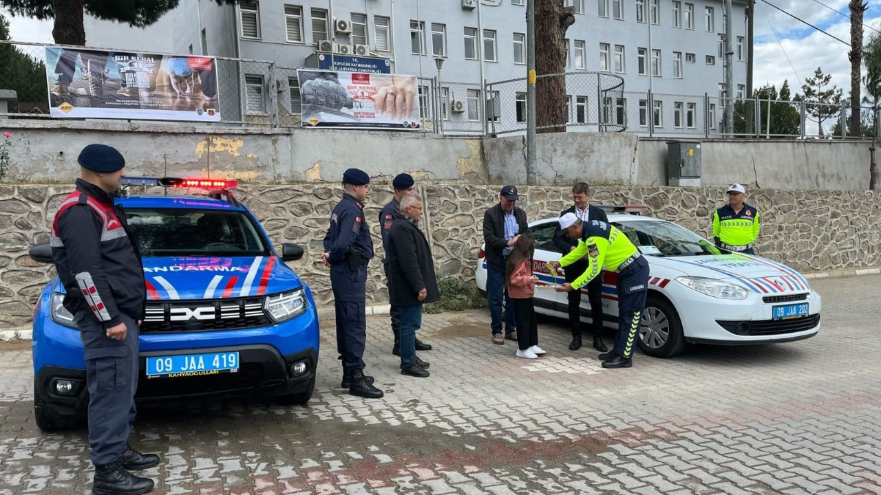 Kuyucak’ta Jandarmadan Hem Denetim Hem Bayram Şekeri