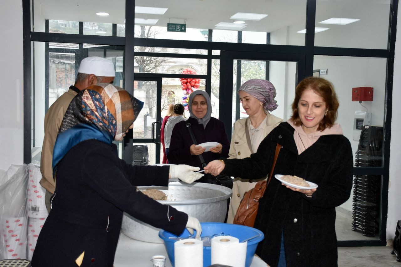 Hendek'te 100 Yıllık Bayram Geleneği: 12 Bin Kişiye Keşkek İkram Edildi! - Sayfa 8