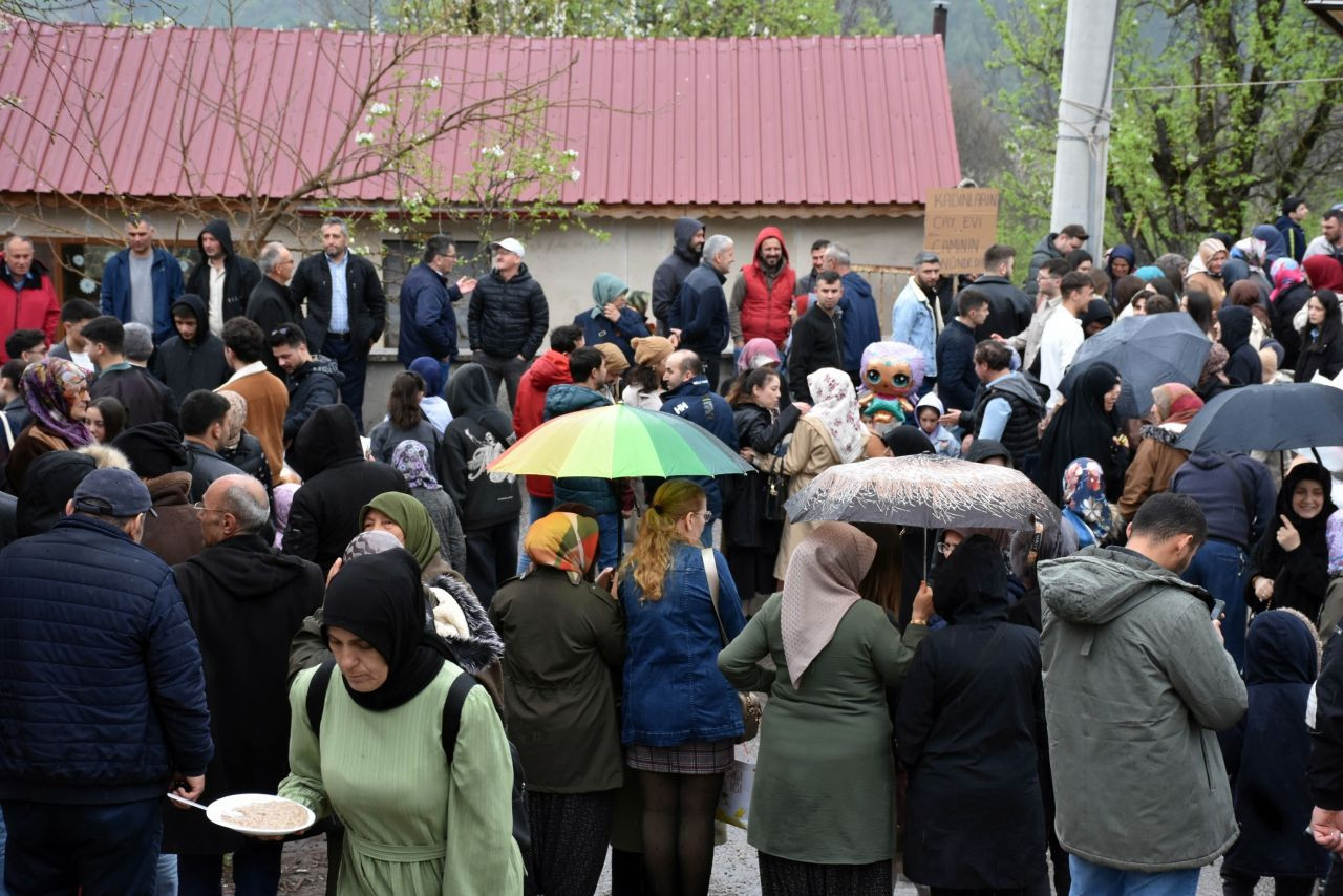 Hendek'te 100 Yıllık Bayram Geleneği: 12 Bin Kişiye Keşkek İkram Edildi! - Sayfa 6