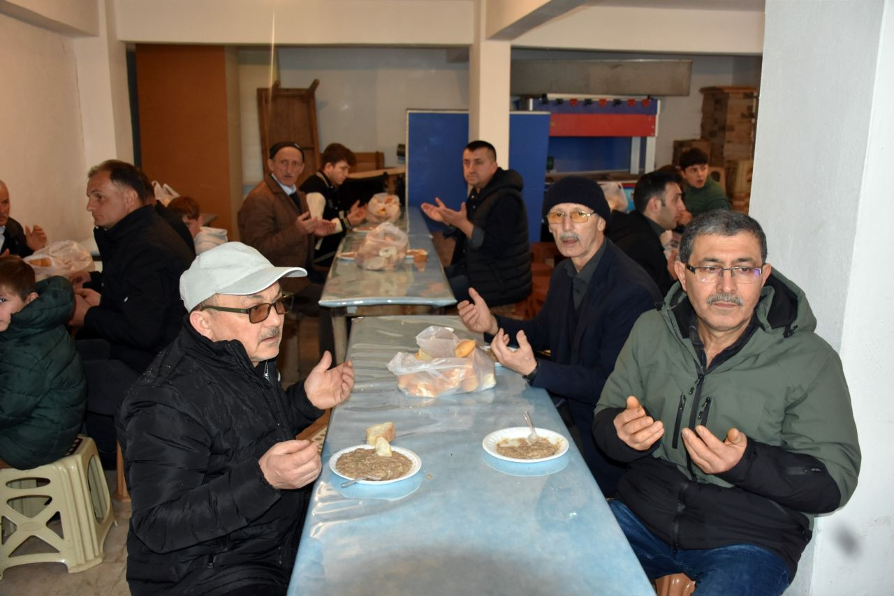 Hendek'te 100 Yıllık Bayram Geleneği: 12 Bin Kişiye Keşkek İkram Edildi! - Sayfa 5