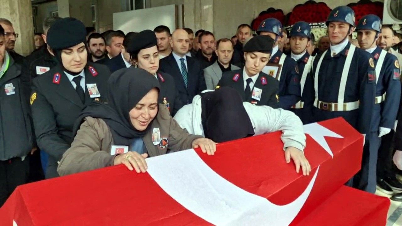 Yürekleri Burkan Acı Veda: Jandarma Uzman Onbaşı Yusuf İslam Arslan Son Yolculuğuna Uğurlandı - Sayfa 7