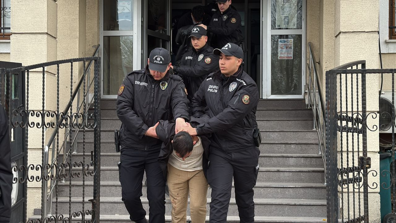 Gürültü Kavgası Dehşetinde 19 Şüpheli Adliyeye Sevk Edildi: Bayram gecesi iki kişiyi öldüresiye darp etmişlerdi! - Sayfa 7