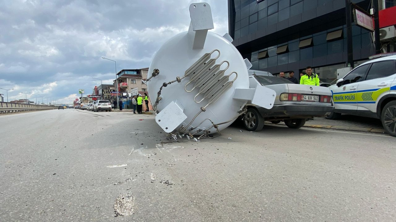 Kocaeli'de Dehşet Anları: Ehliyetsiz Tır Sürücüsü Park Halindeki İki Araca Çarptı! - Sayfa 5
