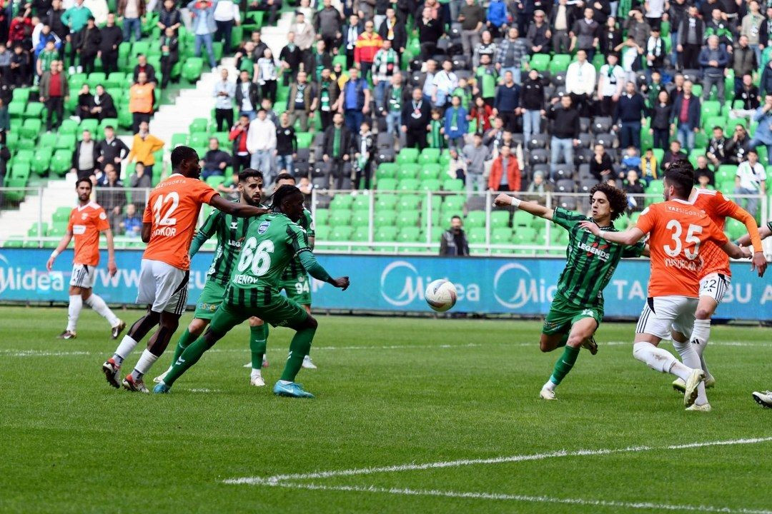 Sakaryaspor'dan Beklenen Galibiyet! Adanaspor’u 2-1 mağlup etti - Sayfa 1