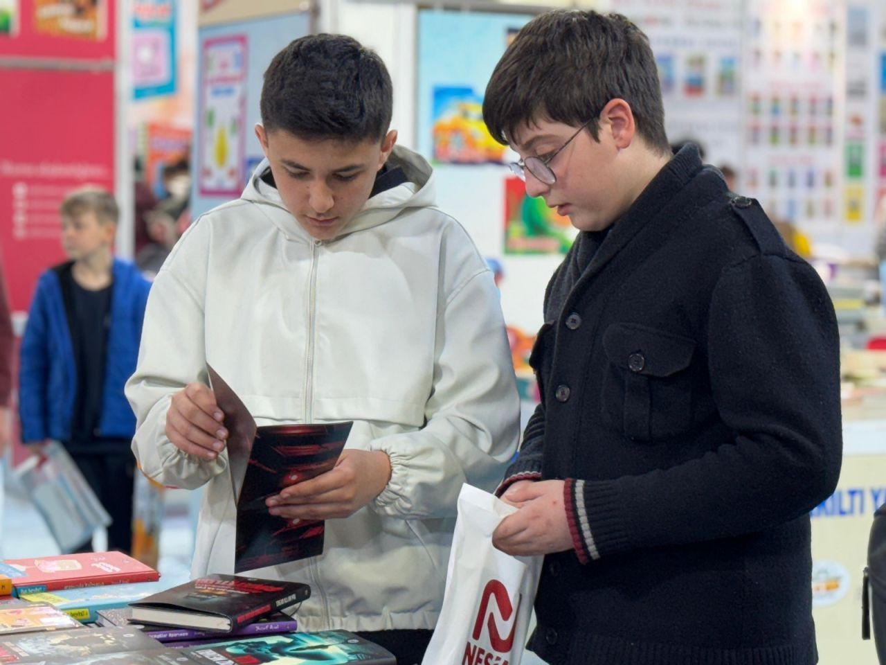 Serdivan 1. Kitap Fuarı Büyük İlgi Gördü: Sakarya’nın En Kapsamlı Kitap Fuarı Renkli Görüntülerle Başladı! - Sayfa 10