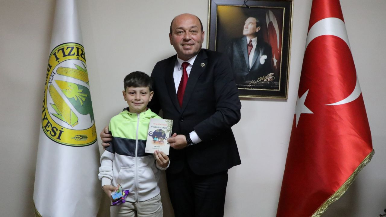 Başkan Ata, Minik Öğrencilerle Buluştu: Hem Öğrettiler Hem de Hediyelerle Mutlu Ettiler! - Sayfa 4