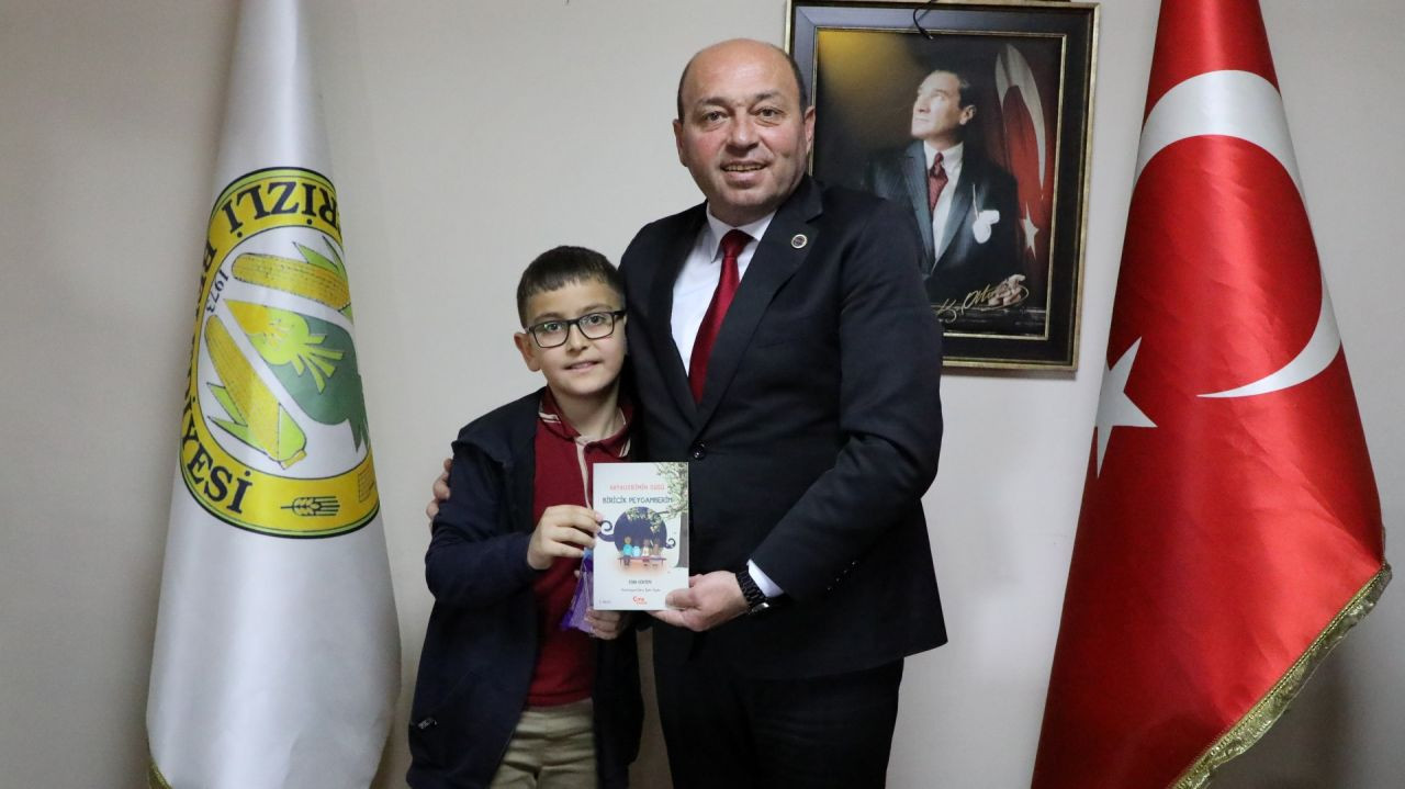 Başkan Ata, Minik Öğrencilerle Buluştu: Hem Öğrettiler Hem de Hediyelerle Mutlu Ettiler! - Sayfa 2