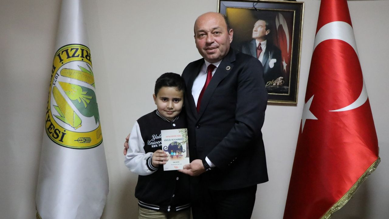 Başkan Ata, Minik Öğrencilerle Buluştu: Hem Öğrettiler Hem de Hediyelerle Mutlu Ettiler! - Sayfa 3