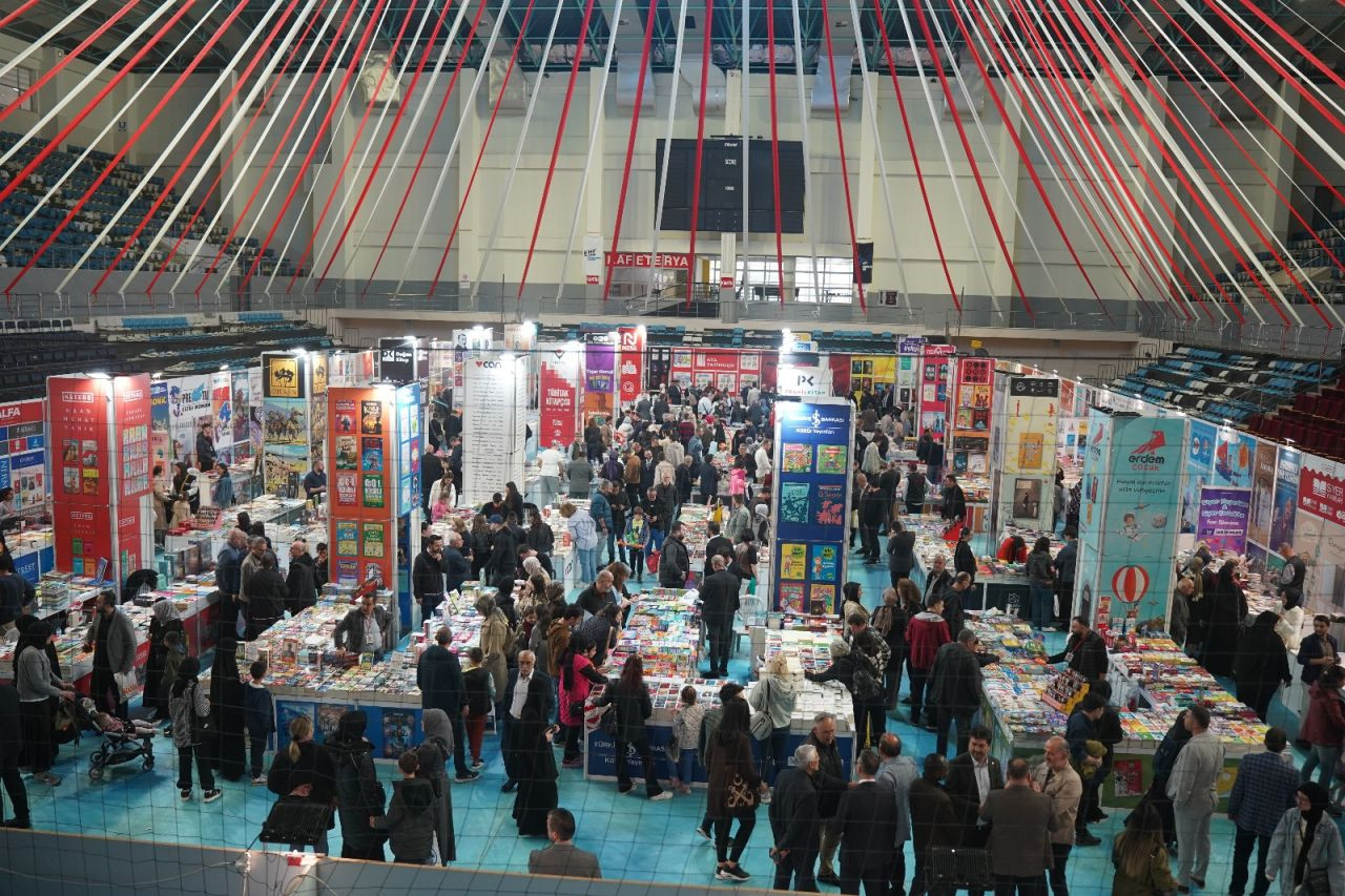 Serdivan 1. Kitap Fuarı Büyük İlgi Gördü: Sakarya’nın En Kapsamlı Kitap Fuarı Renkli Görüntülerle Başladı! - Sayfa 8