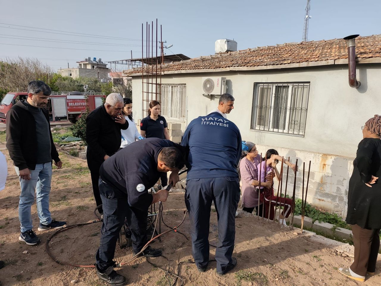 Hatay’da Bir Çocuğun Koluna İnşaat Demiri Saplandı! - Sayfa 1