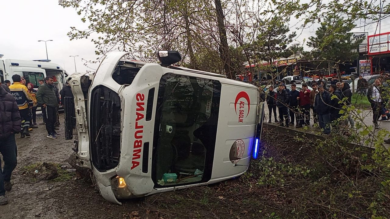 Zonguldak'ta Ambulans İle Otomobil Çarpıştı: 6 Yaralı - Sayfa 1