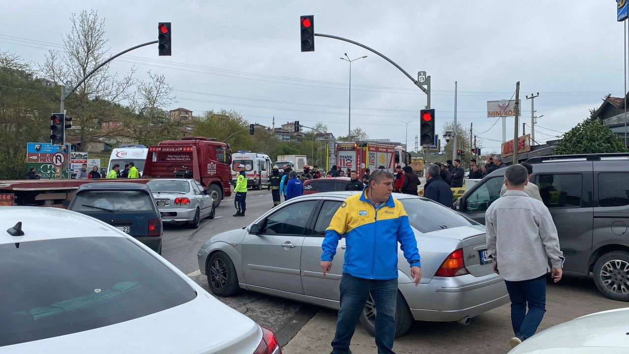 Hastayı Hastaneye Yetiştirmeye Çalışan Ambulans Otomobille Çarpıştı: 2 Yaralı! - Sayfa 4