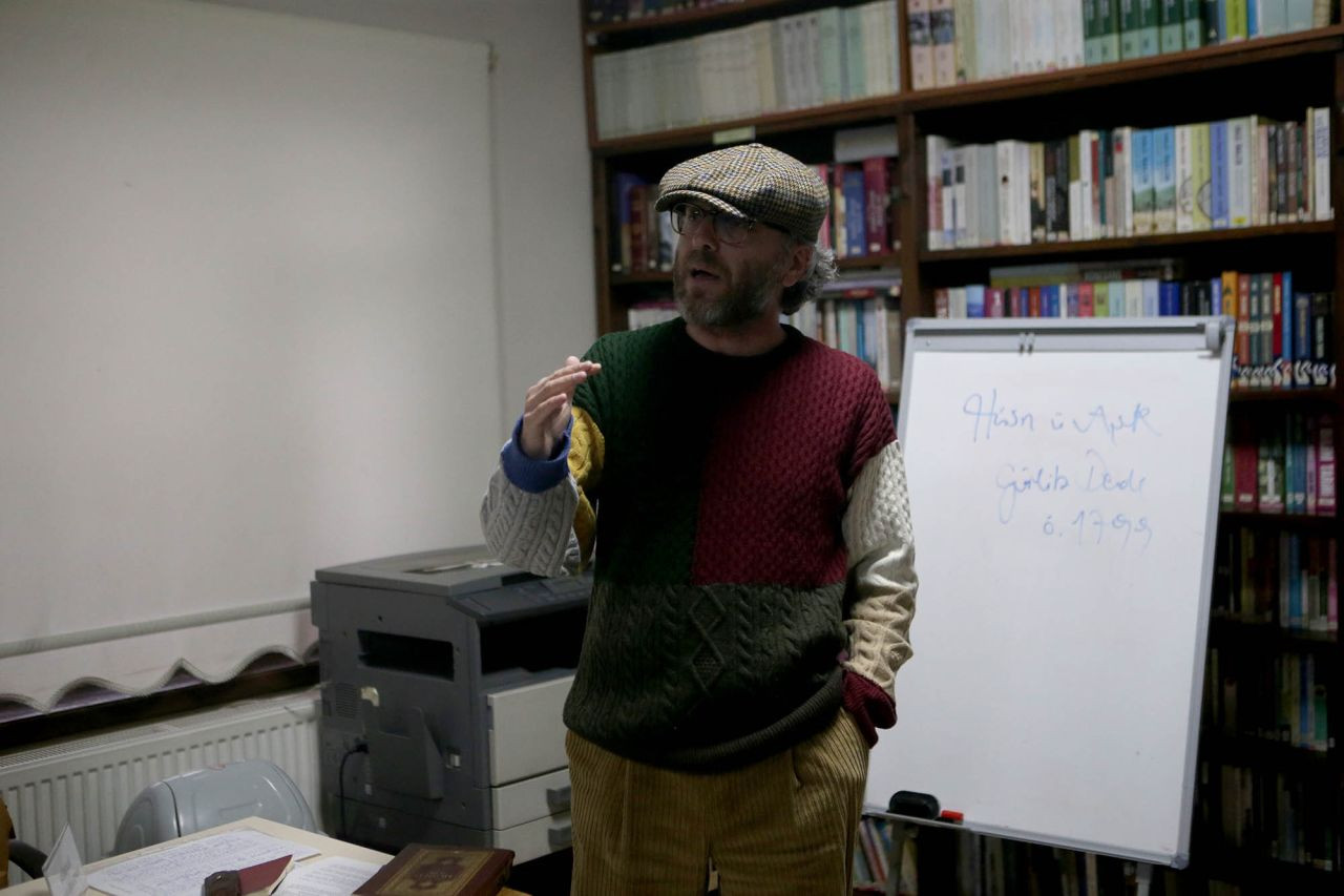 "Hüsn-ü Aşk Okumaları" Atölyesi Başladı: Edebiyat Dünyasının Zirve İsimlerinden Ercan Yılmaz İlk Derste Yer Aldı! - Sayfa 1