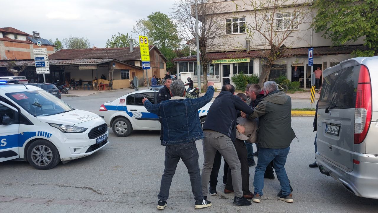 Asılsız Kavga İhbarı Gülümsetti: Akyazı'da Polis Haftası’na Sürpriz Kutlama - Sayfa 1