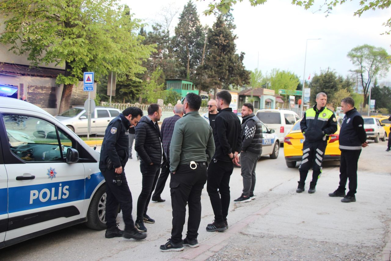 Asılsız Kavga İhbarı Gülümsetti: Akyazı'da Polis Haftası’na Sürpriz Kutlama - Sayfa 4