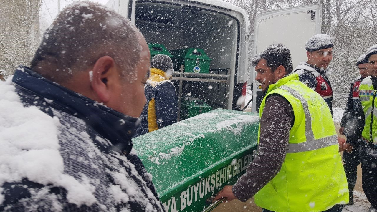 Taraklı’daki Yangın Faciasında Muhtardan Yürek Yakan Açıklama: “Annesi ve Komşuları Kurtarmaya Girmiş Ama Bulamamışlar” - Sayfa 2