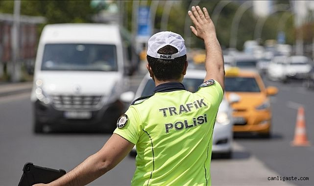 Trafik Cezalarında Büyük Artış! Bunu Yapan Sürücü 3 Yıl Ehliyetsiz Kalacak! - Sayfa 1