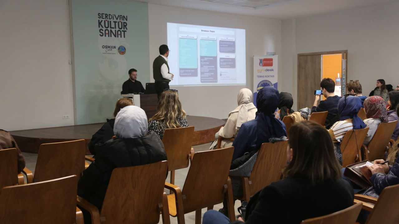 Serdivan’da Gençler İçin Avrupa Fırsatları Masaya Yatırıldı - Sayfa 3