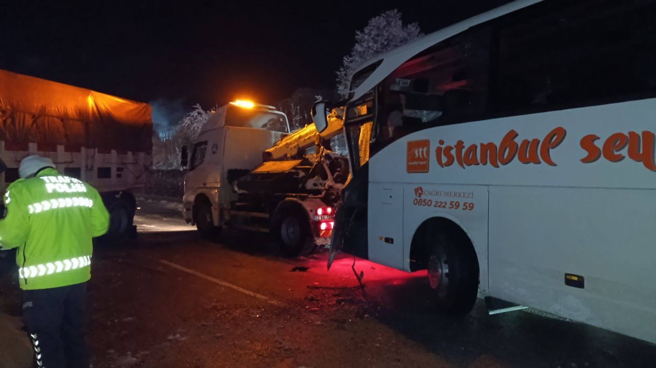 Samsun-Ankara Yolunda Otobüs İle Tır Çarpıştı: 5 Yaralı - Sayfa 4