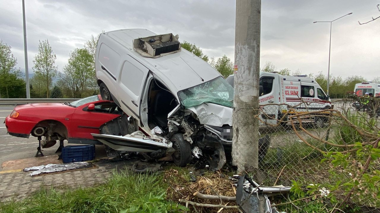 Alkollü Sürücü Tamire Bırakılan Otomobilin Üstüne Uçtu: 3 Yaralı - Sayfa 1