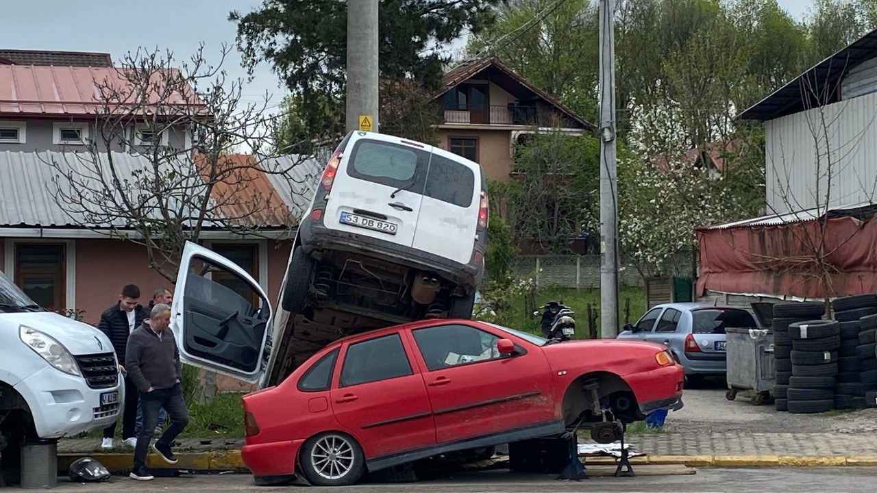 Alkollü Sürücü Tamire Bırakılan Otomobilin Üstüne Uçtu: 3 Yaralı