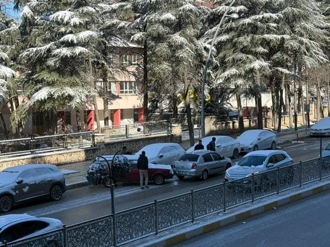 Elazığ'da Gece Etkili Olan Kar Yağışı Sabah Kazalara Neden Oldu: 3 Yaralı - Sayfa 2