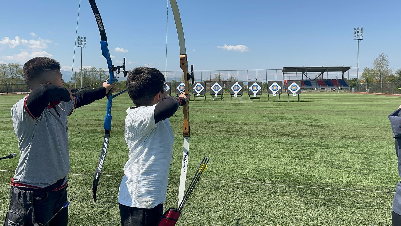 Düzce'de Yaylar Gerildi Hedefe Atıldı
