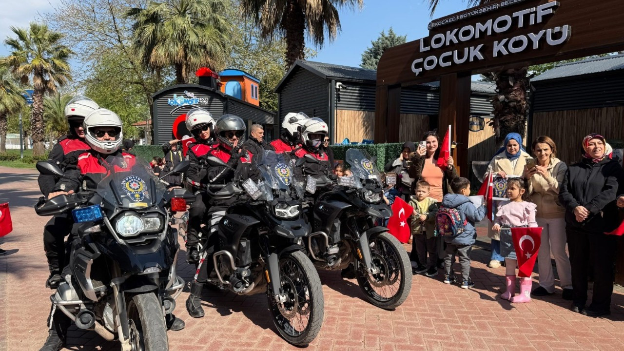 Kocaeli'de Polislerden Çocuklara Sürpriz