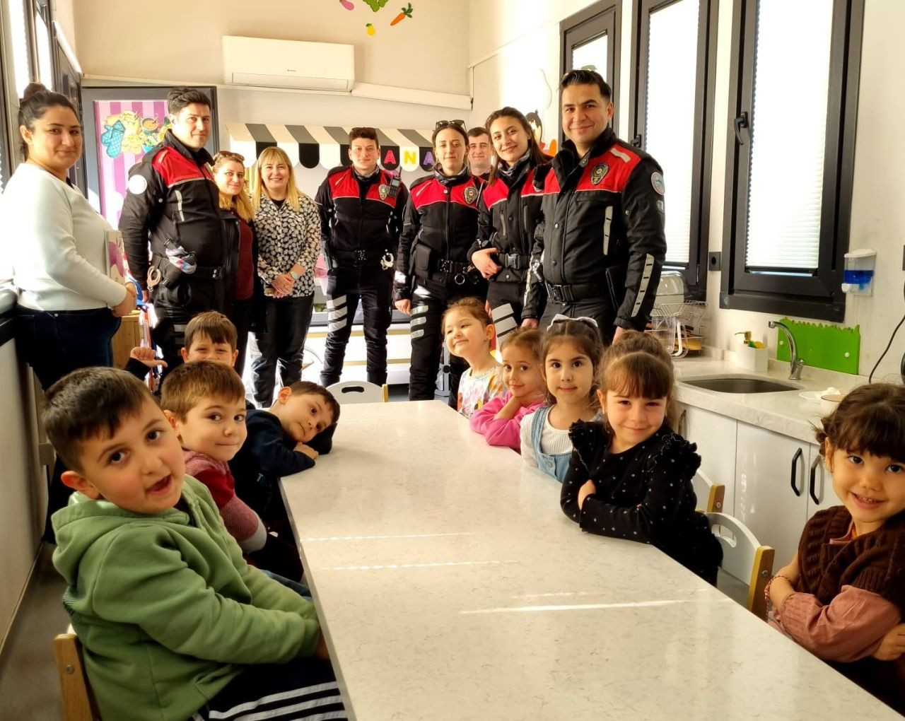 Kocaeli'de Polislerden Çocuklara Sürpriz - Sayfa 3
