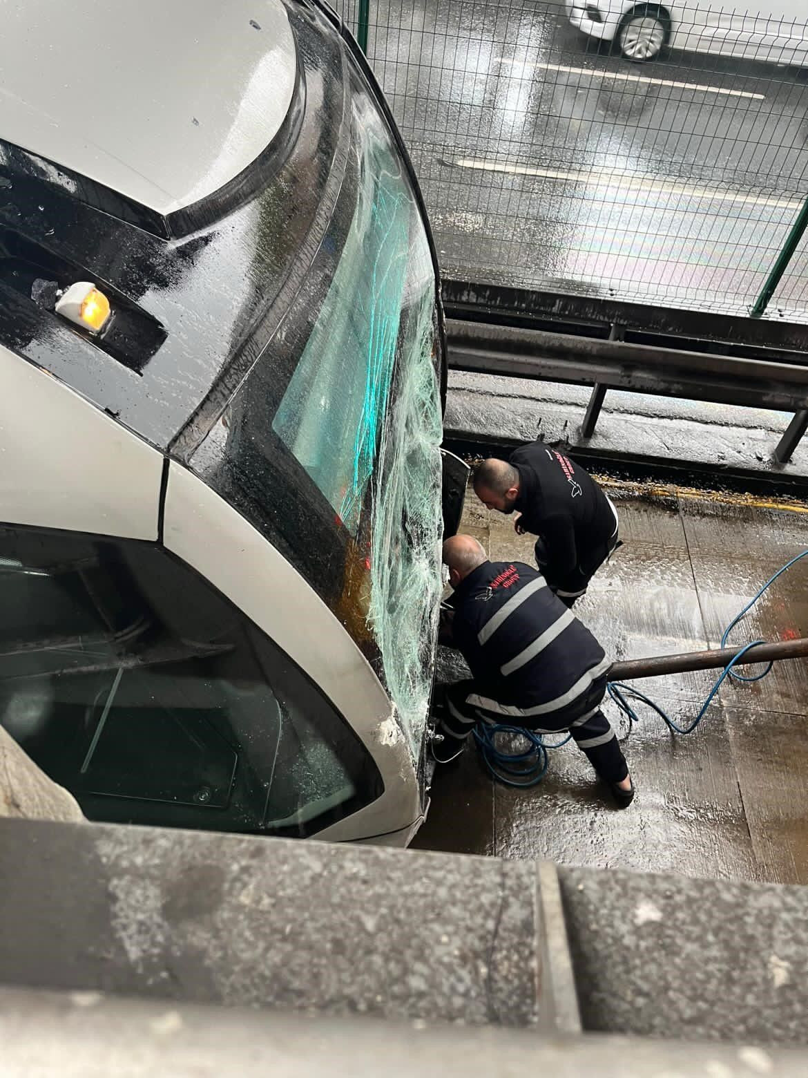 İstanbul'da Metrobüs Kazası: 21 Yaralı, 2'si Çocuk! - Sayfa 3