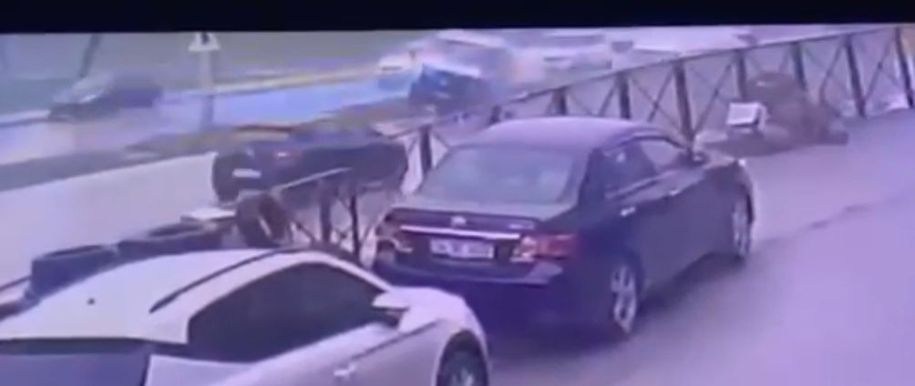 Bursa'da Yağmurda Faciadan Dönüldü...Kaza Anı Kamerada - Sayfa 5