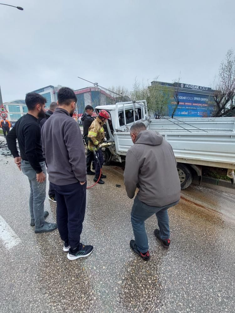 Bursa'da Yağmurda Faciadan Dönüldü...Kaza Anı Kamerada - Sayfa 7