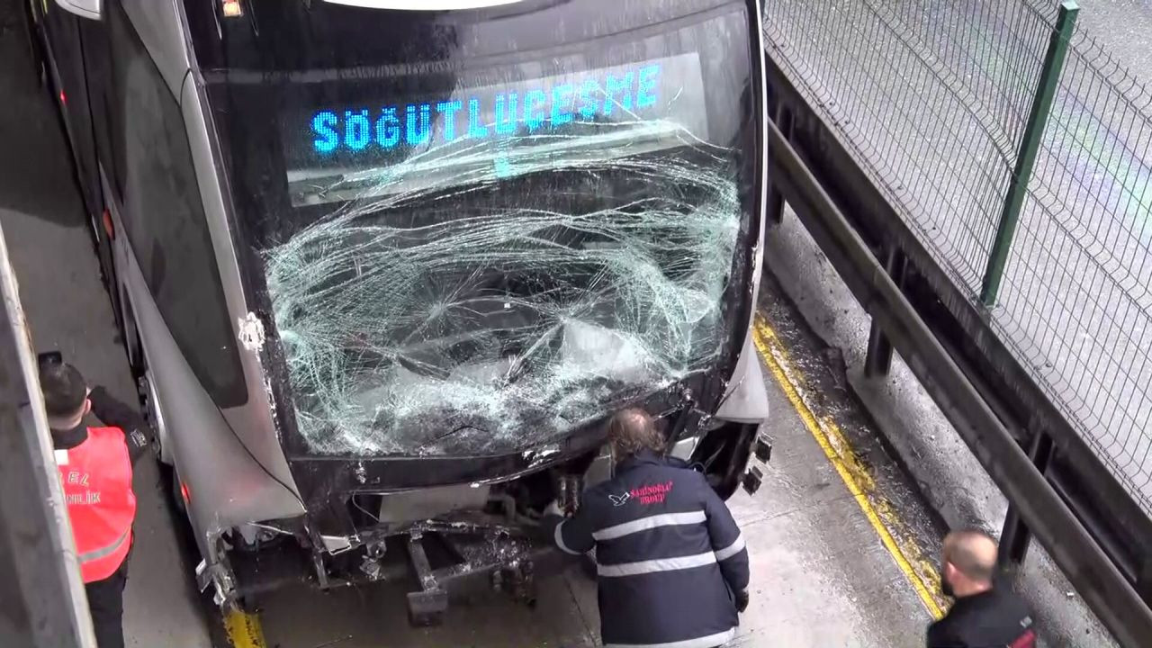 İstanbul'da Metrobüs Kazası: 21 Yaralı, 2'si Çocuk! - Sayfa 2